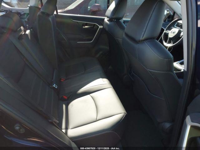 Toyota RAV4 Xle Premium Image 17