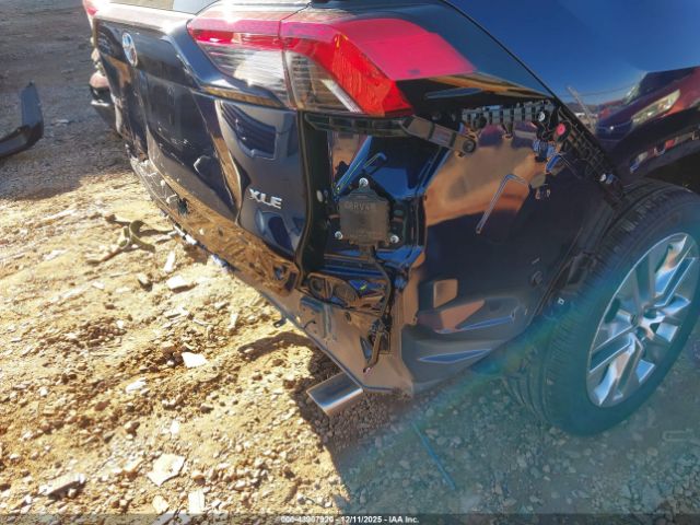 Toyota RAV4 Xle Premium Image 4