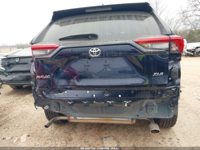 Toyota RAV4 Xle Premium Image 7