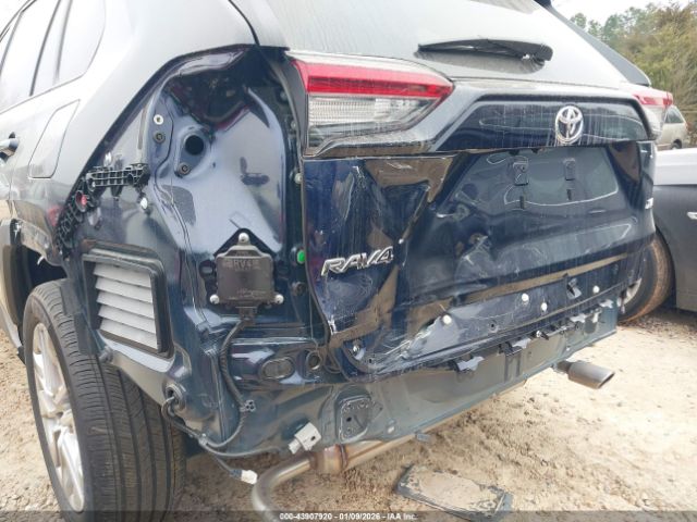 Toyota RAV4 Xle Premium Image 8