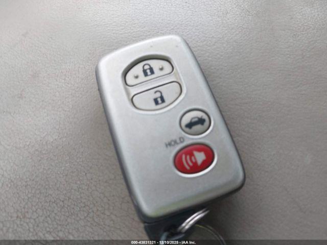 Toyota Camry Image 13