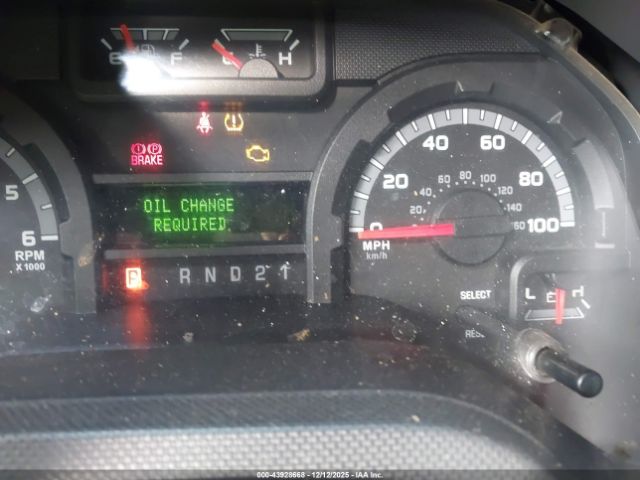 Ford E-250 Commercial Image 7