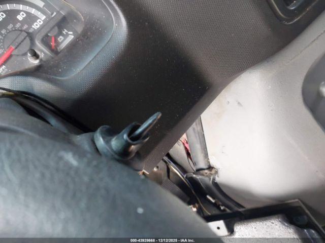 Ford E-250 Commercial Image 14