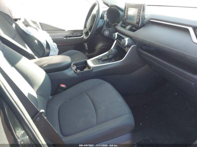 Toyota RAV4 Le Image 5