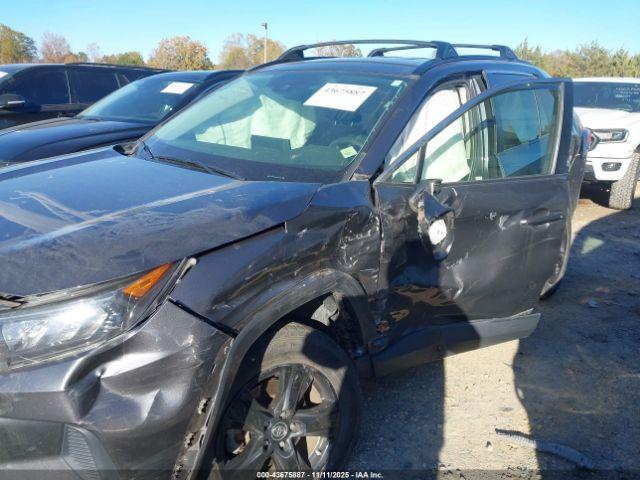 Toyota RAV4 Le Image 11