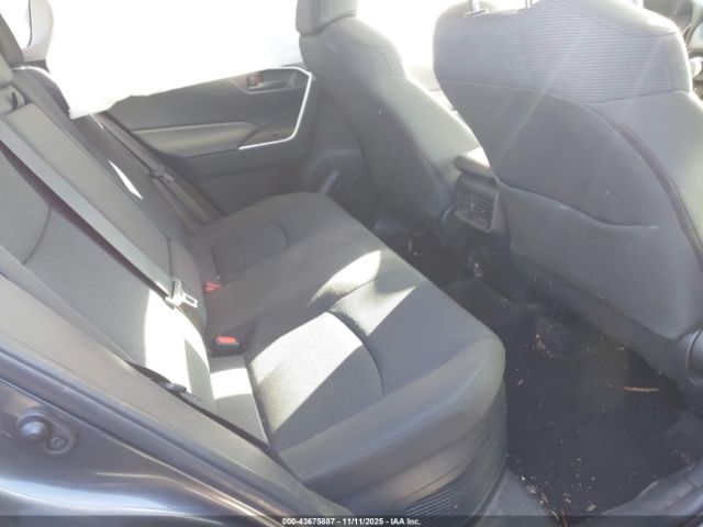 Toyota RAV4 Le Image 6