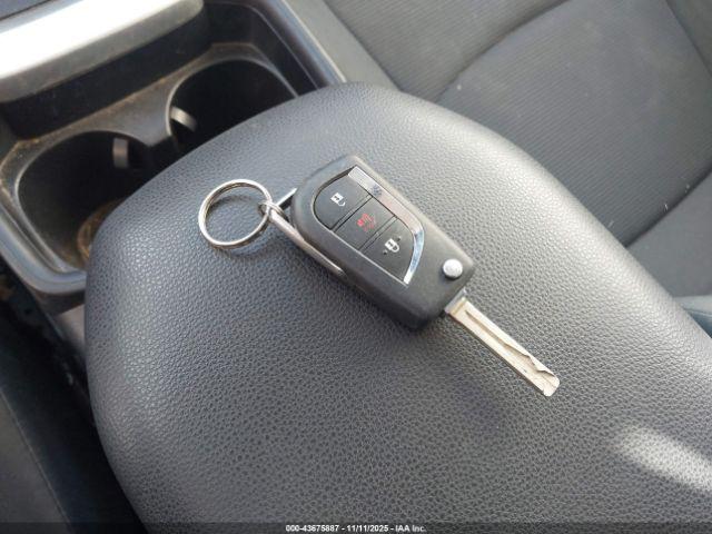 Toyota RAV4 Le Image 15