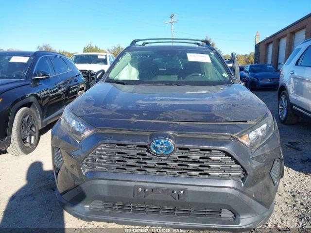 Toyota RAV4 Le Image 2