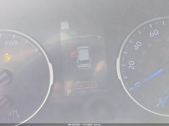 Toyota RAV4 Le Image 10