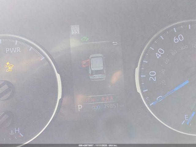 Toyota RAV4 Le Image 10