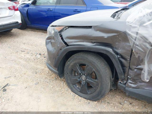 Toyota RAV4 Le Image 8