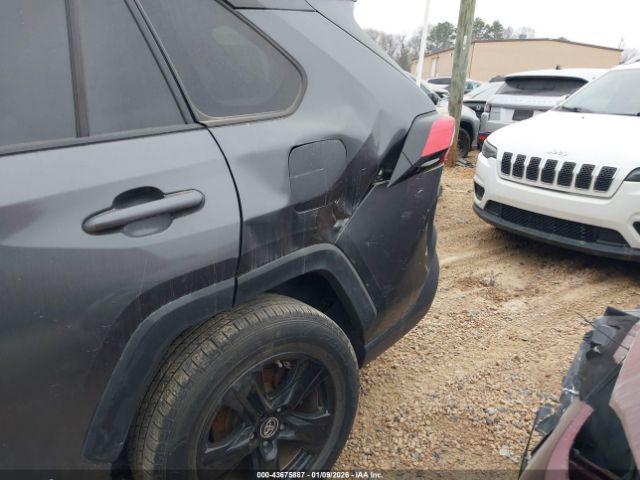 Toyota RAV4 Le Image 3