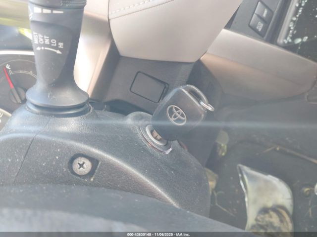 Toyota RAV4 Xle Image 11