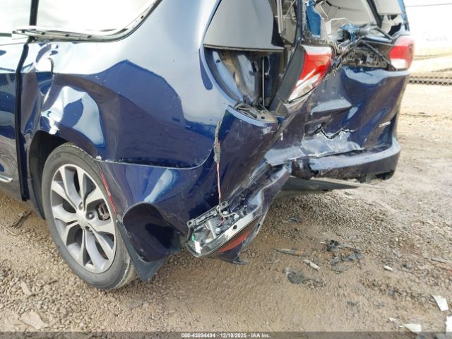 Chrysler Pacifica Limited Image 5