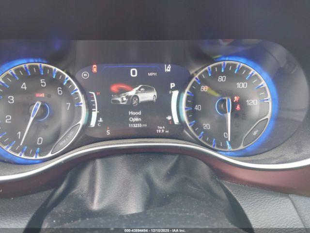 Chrysler Pacifica Limited Image 15