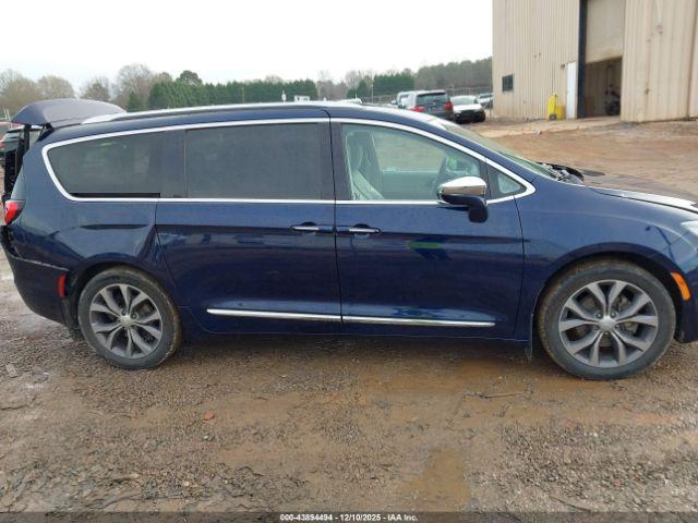 Chrysler Pacifica Limited Image 10