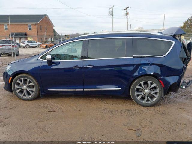 Chrysler Pacifica Limited Image 2