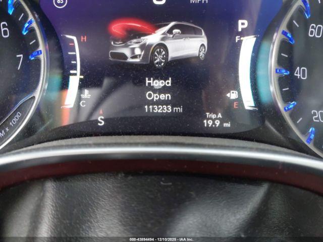 Chrysler Pacifica Limited Image 9