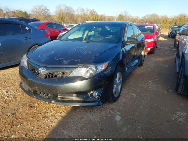 Toyota Camry Se Image 2