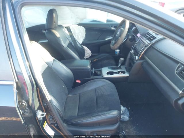 Toyota Camry Se Image 9