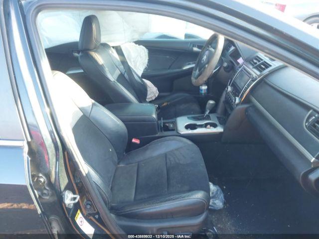 Toyota Camry Se Image 9