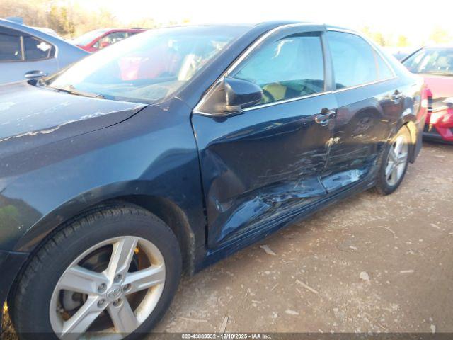 Toyota Camry Se Image 4