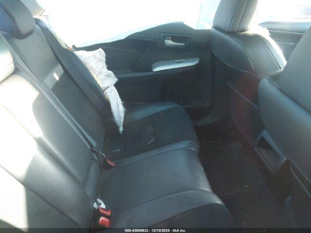 Toyota Camry Se Image 11