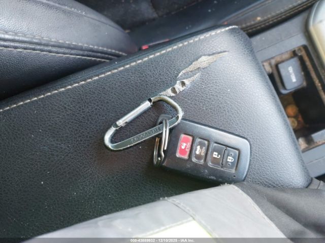 Toyota Camry Se Image 8