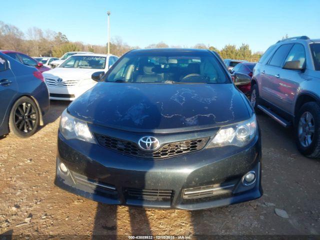 Toyota Camry Se Image 5