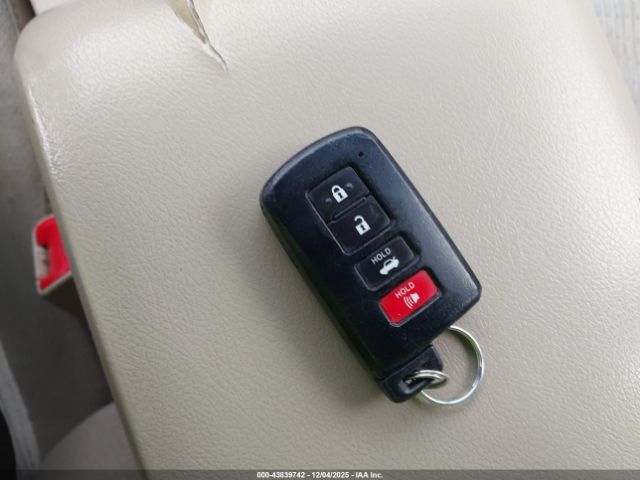 Toyota Camry Xle Image 13