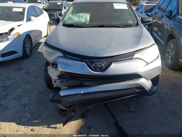 Toyota RAV4 Le Image 12