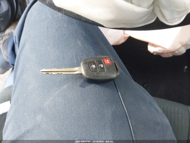 Toyota RAV4 Le Image 15