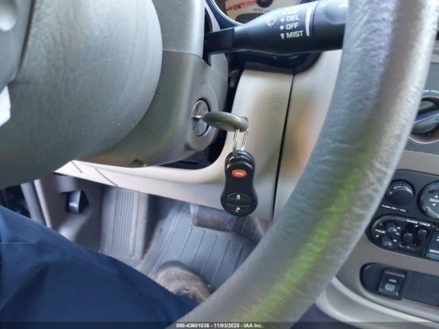 Chrysler PT Cruiser Touring Image 4