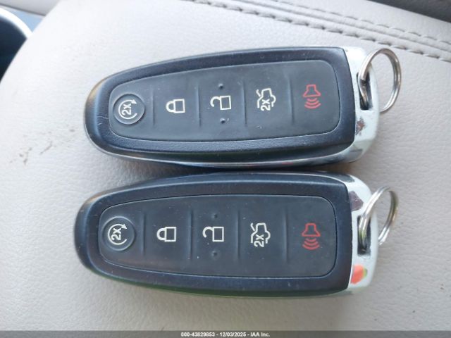 Ford Escape Titanium Image 14