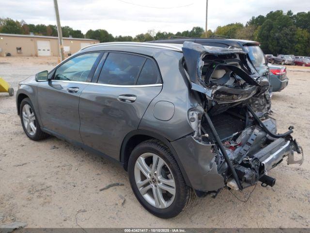 Mercedes-Benz GLA 4matic Image 7