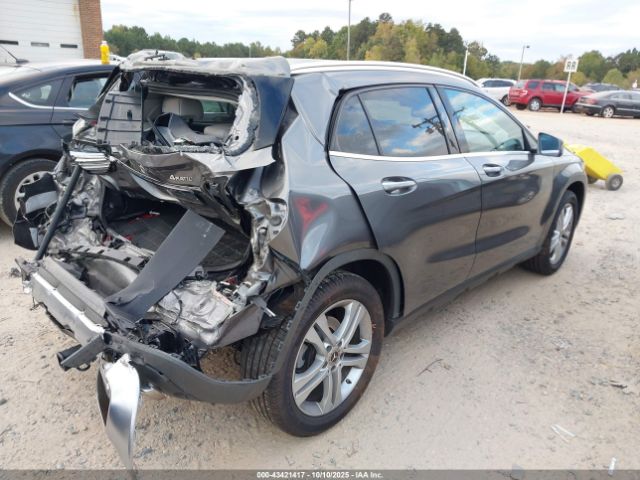 Mercedes-Benz GLA 4matic Image 11