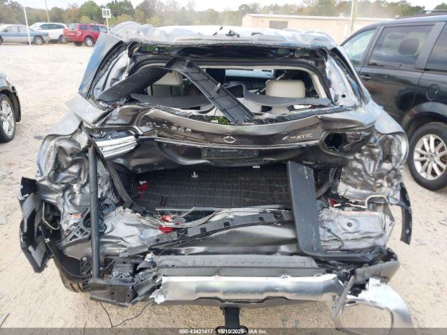 Mercedes-Benz GLA 4matic Image 10