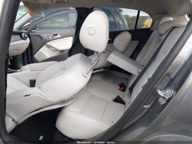 Mercedes-Benz GLA 4matic Image 17