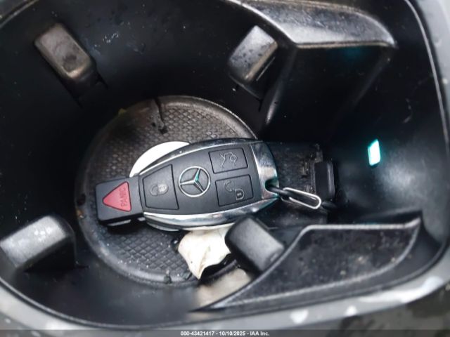 Mercedes-Benz GLA 4matic Image 15