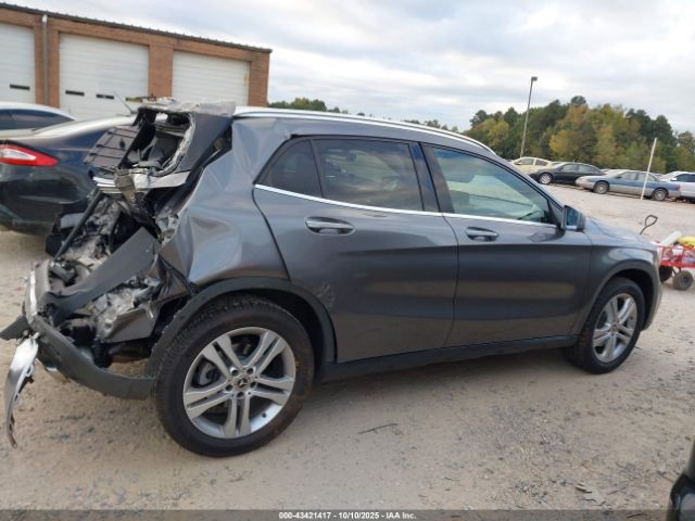 Mercedes-Benz GLA 4matic Image 5