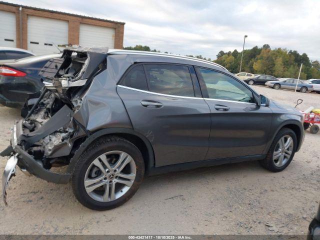 Mercedes-Benz GLA 4matic Image 5