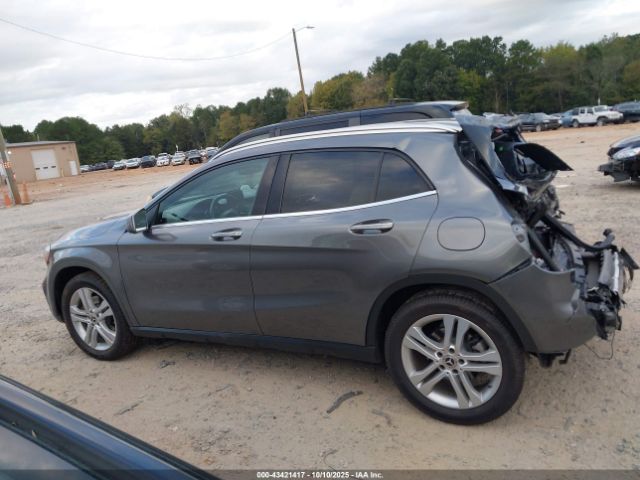 Mercedes-Benz GLA 4matic Image 6