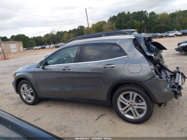 Mercedes-Benz GLA 4matic Image 6