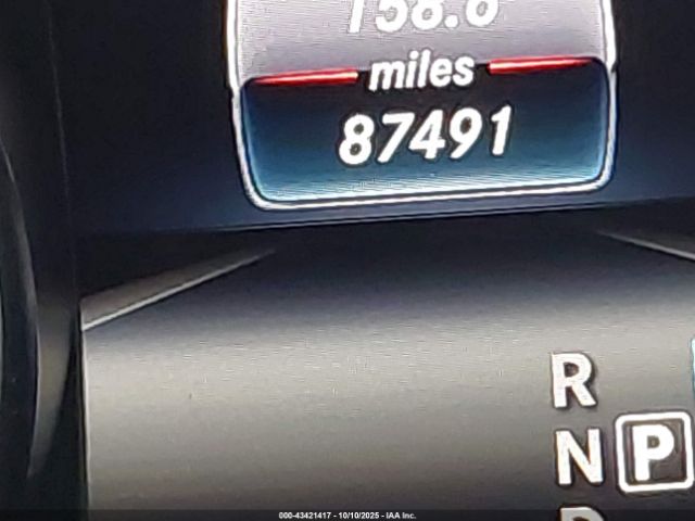 Mercedes-Benz GLA 4matic Image 16