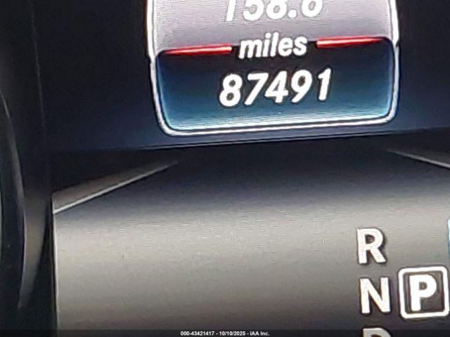 Mercedes-Benz GLA 4matic Image 16