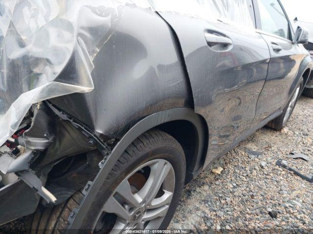 Mercedes-Benz GLA 4matic Image 4