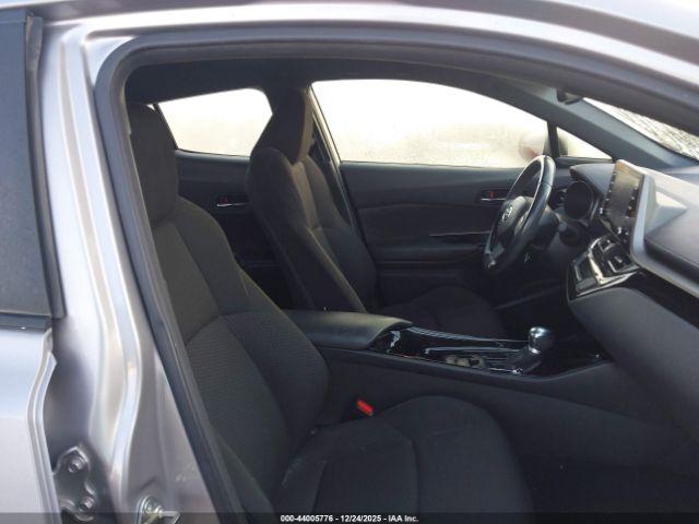 Toyota C-HR Xle Image 10