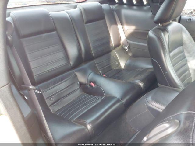 Ford Mustang Image 8