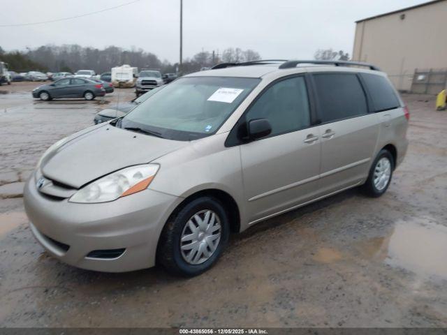 Toyota Sienna Le Image 5