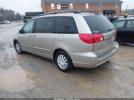 Toyota Sienna Le Image 2